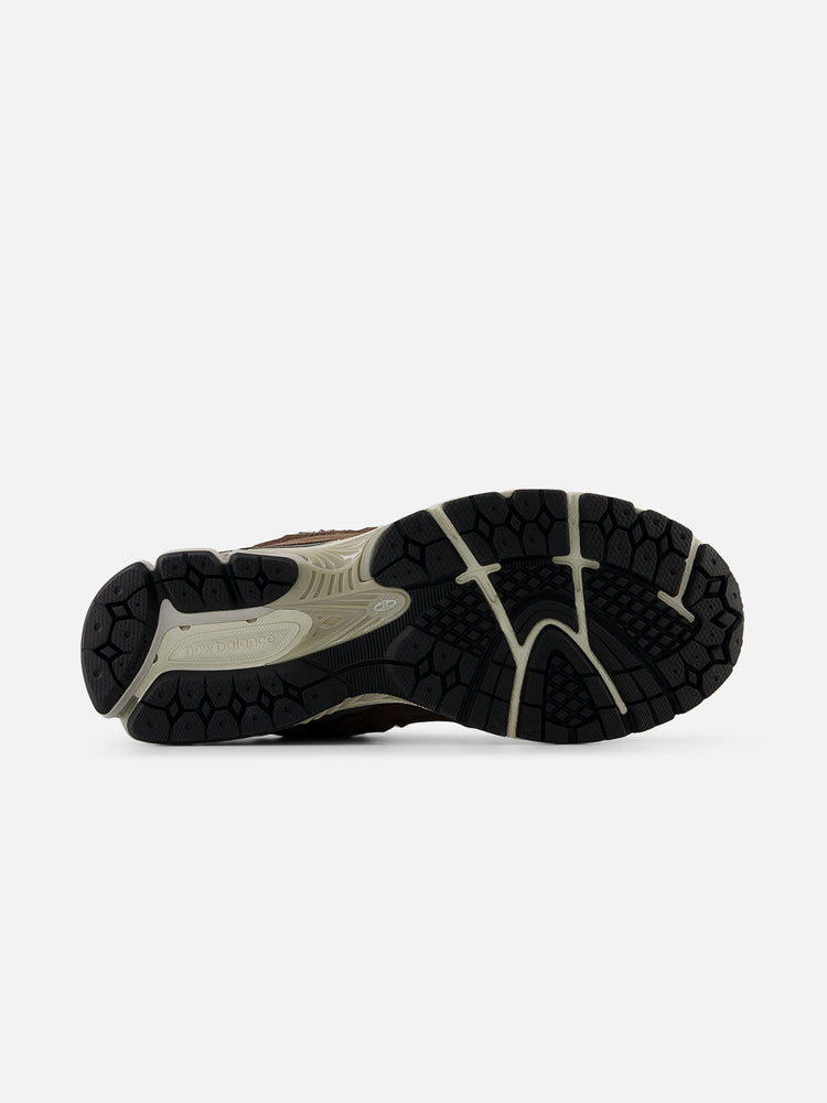 NEW BALANCE 2002R CORTADO