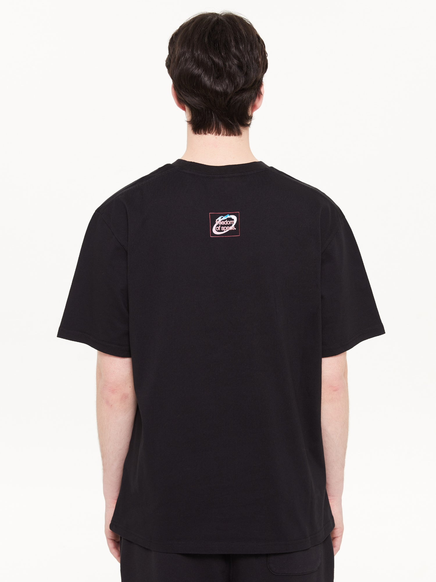 Siyah t-shirt, arka tasarımı