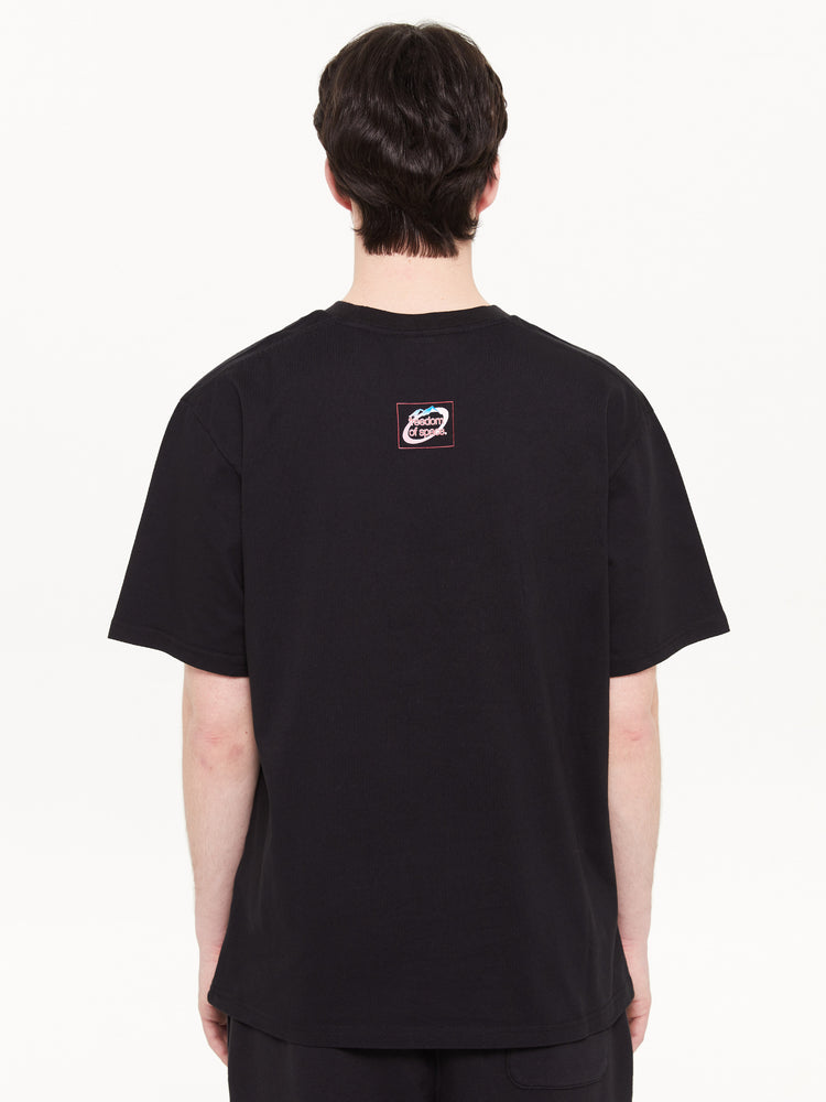 Siyah t-shirt, arka tasarımı
