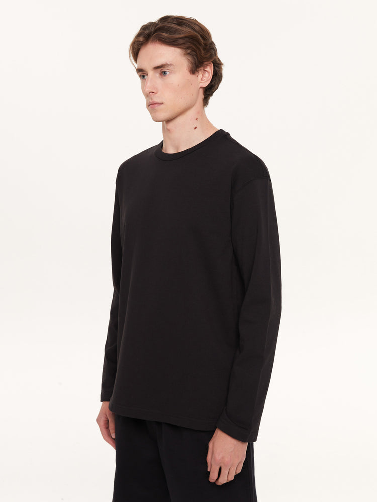 A SIMPLE LONG SLEEVE T-SHIRT BLACK