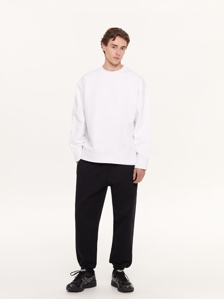 A SIMPLE SWEATSHIRT WHITE