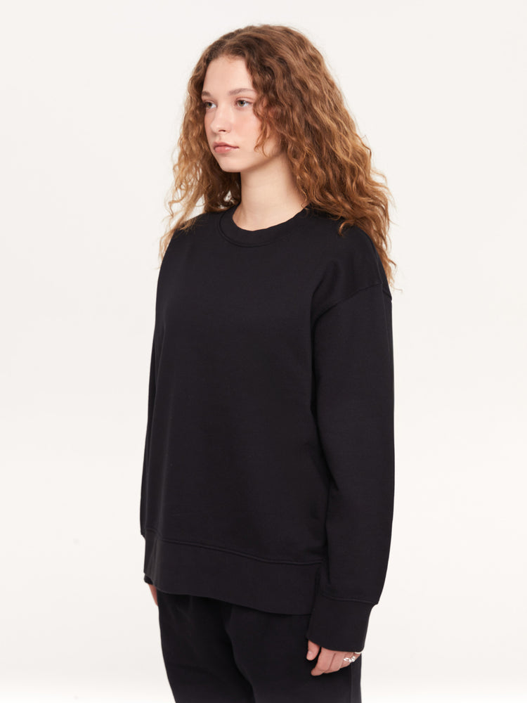 A SIMPLE SWEATSHIRT BLACK