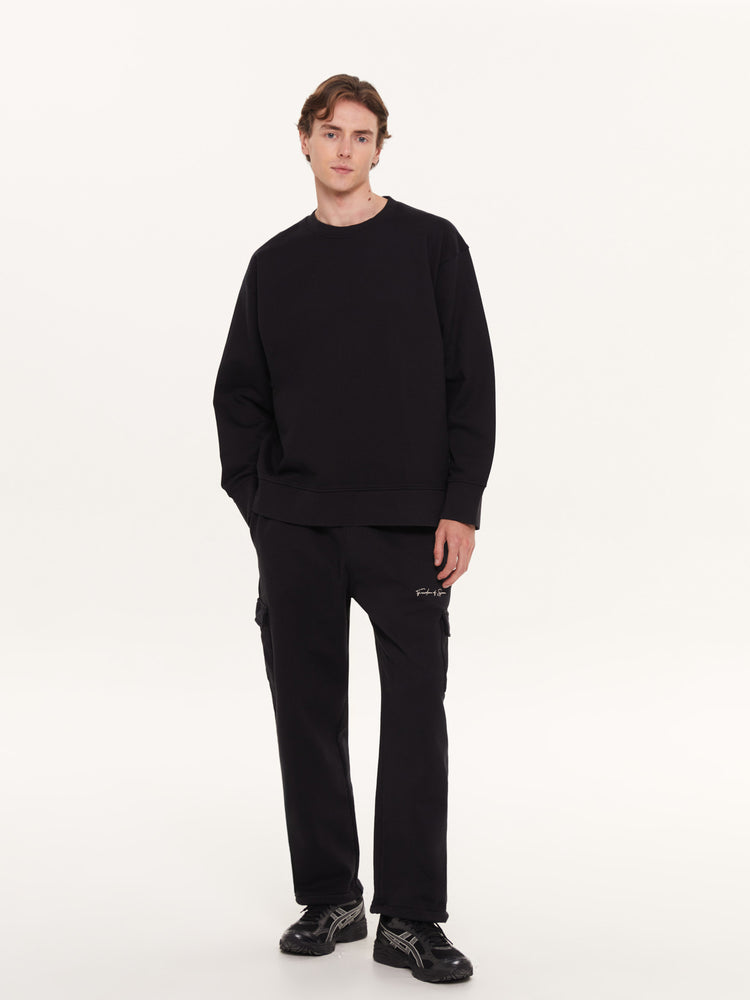 A SIMPLE SWEATSHIRT BLACK