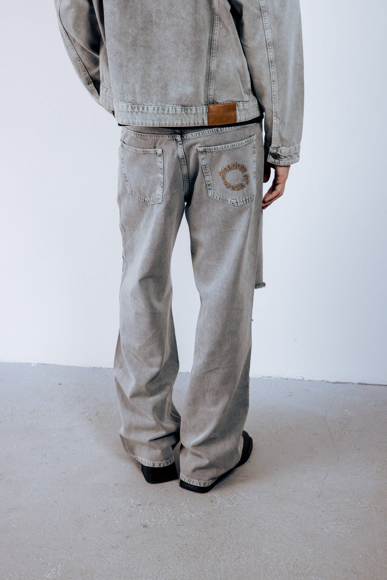 Core Denim Distress Jeans - Washed Grey — 7