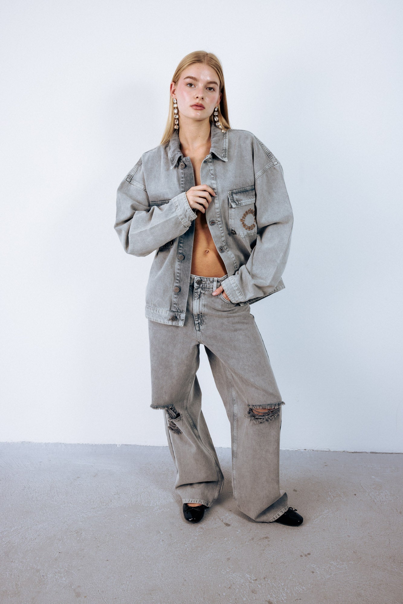 Core Denim Distress Jeans - Washed Grey — 8