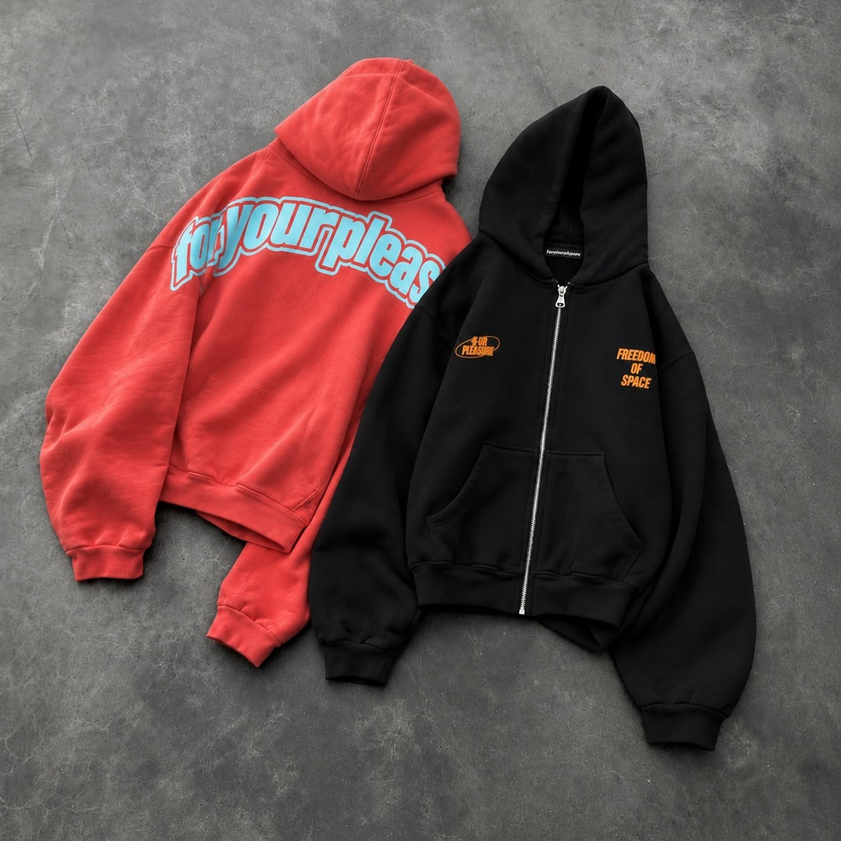 ÜÇ HOODIE
BİR SEZON