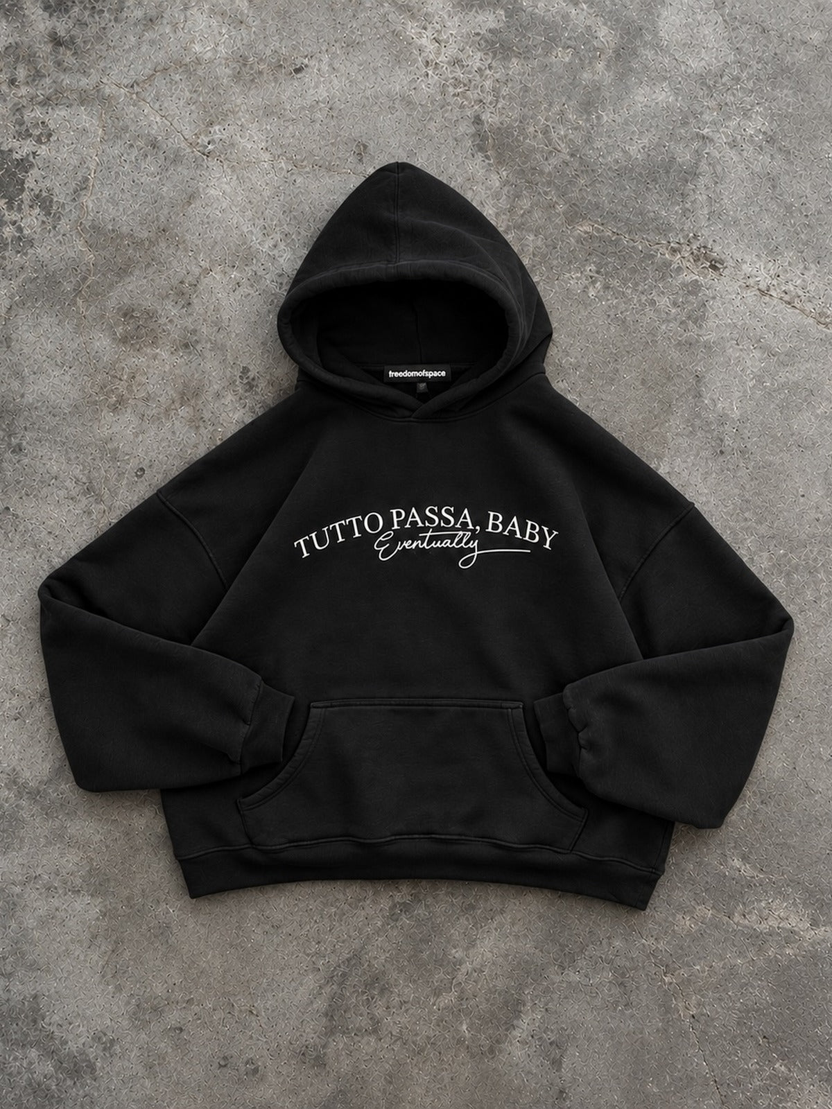 Tutto Passa Hoodie Black - yer çekimi
